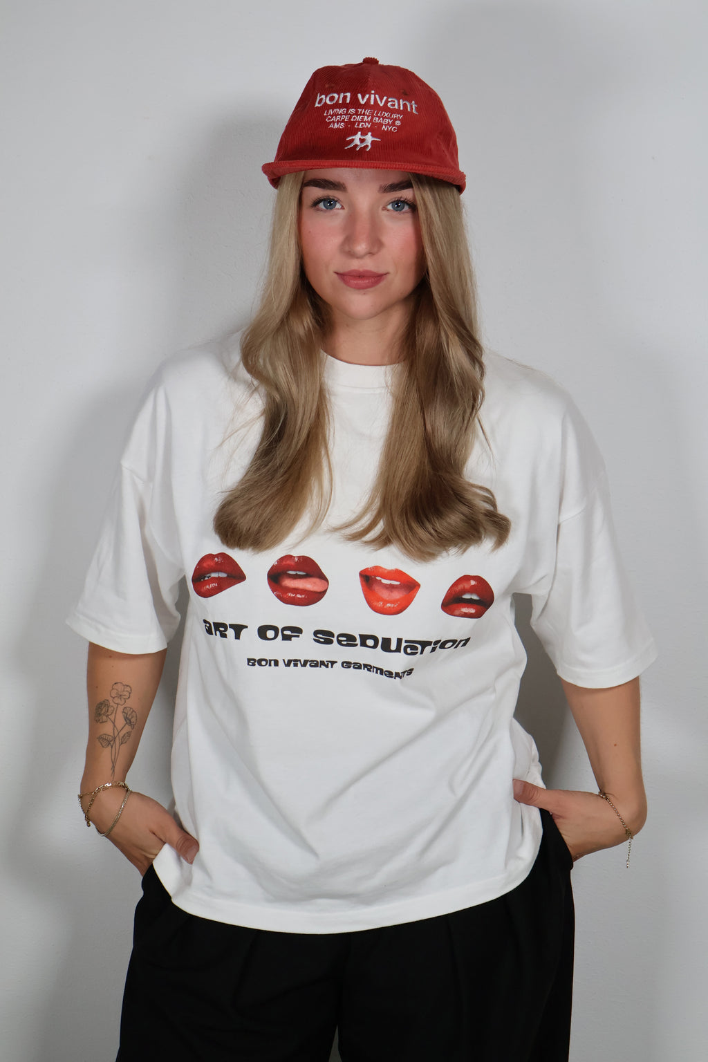 Boxy Graphic T-shirt "Art Of Seduction"
